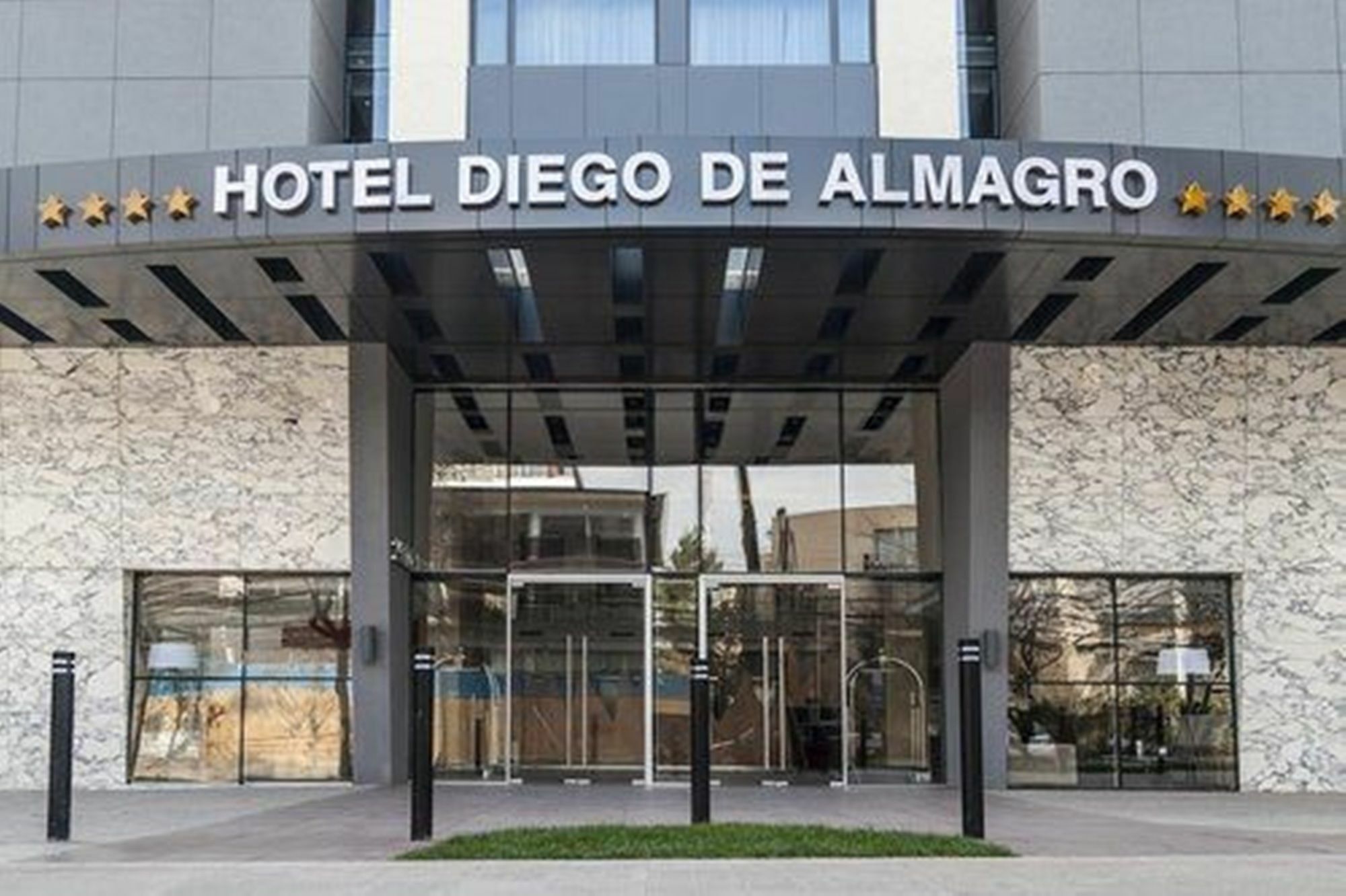 圣地亚哥阿尔马格罗普罗维登酒店 外观 照片